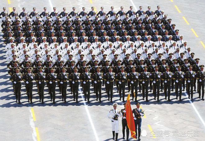 大阅兵"海陆空"三军仪仗队,为何都是陆军拿国旗?国人需要知道_网易订